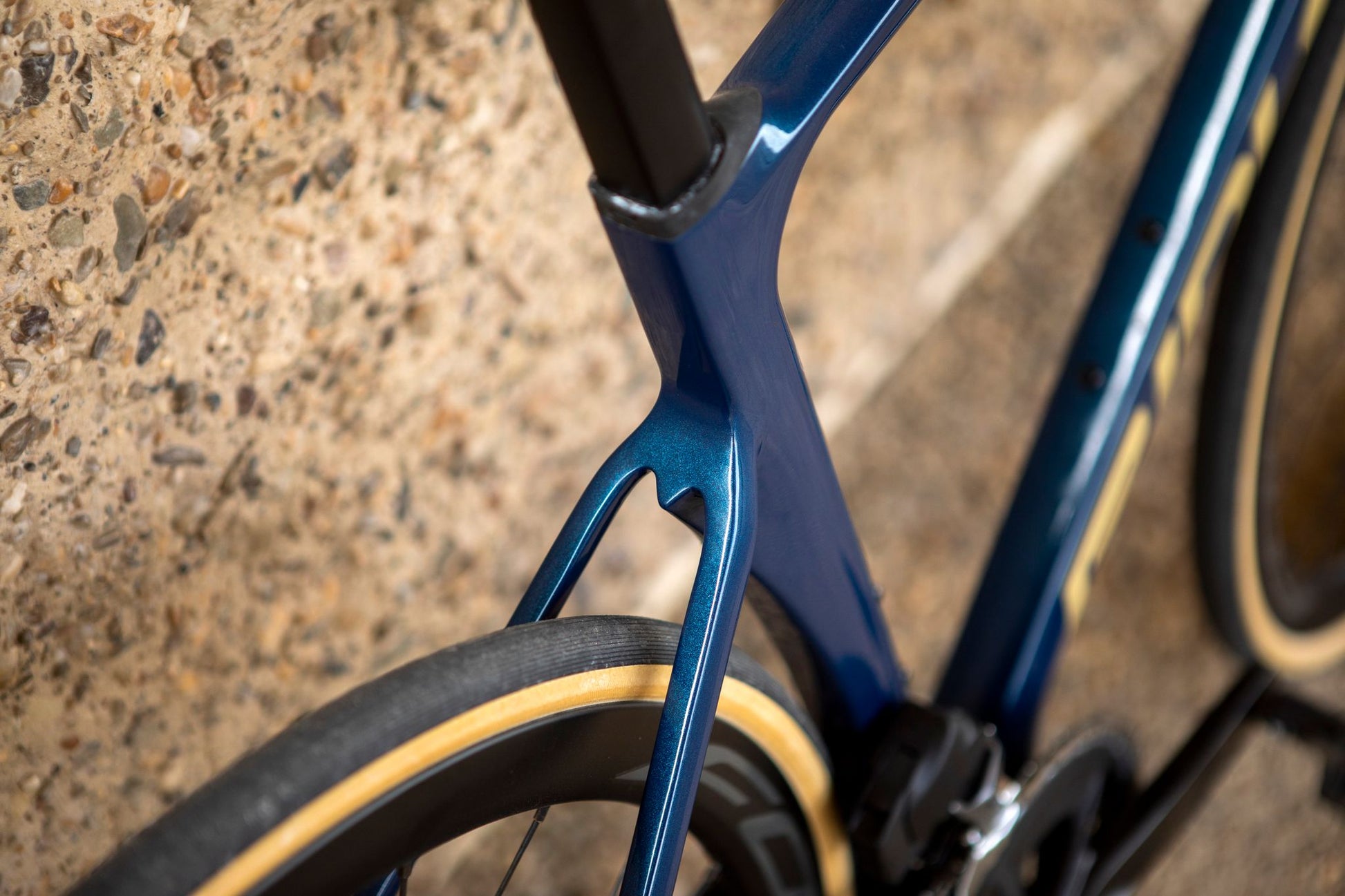Vélo de Course RIDLEY NOAH DISC Shimano 105 2023 bleu rouge beige